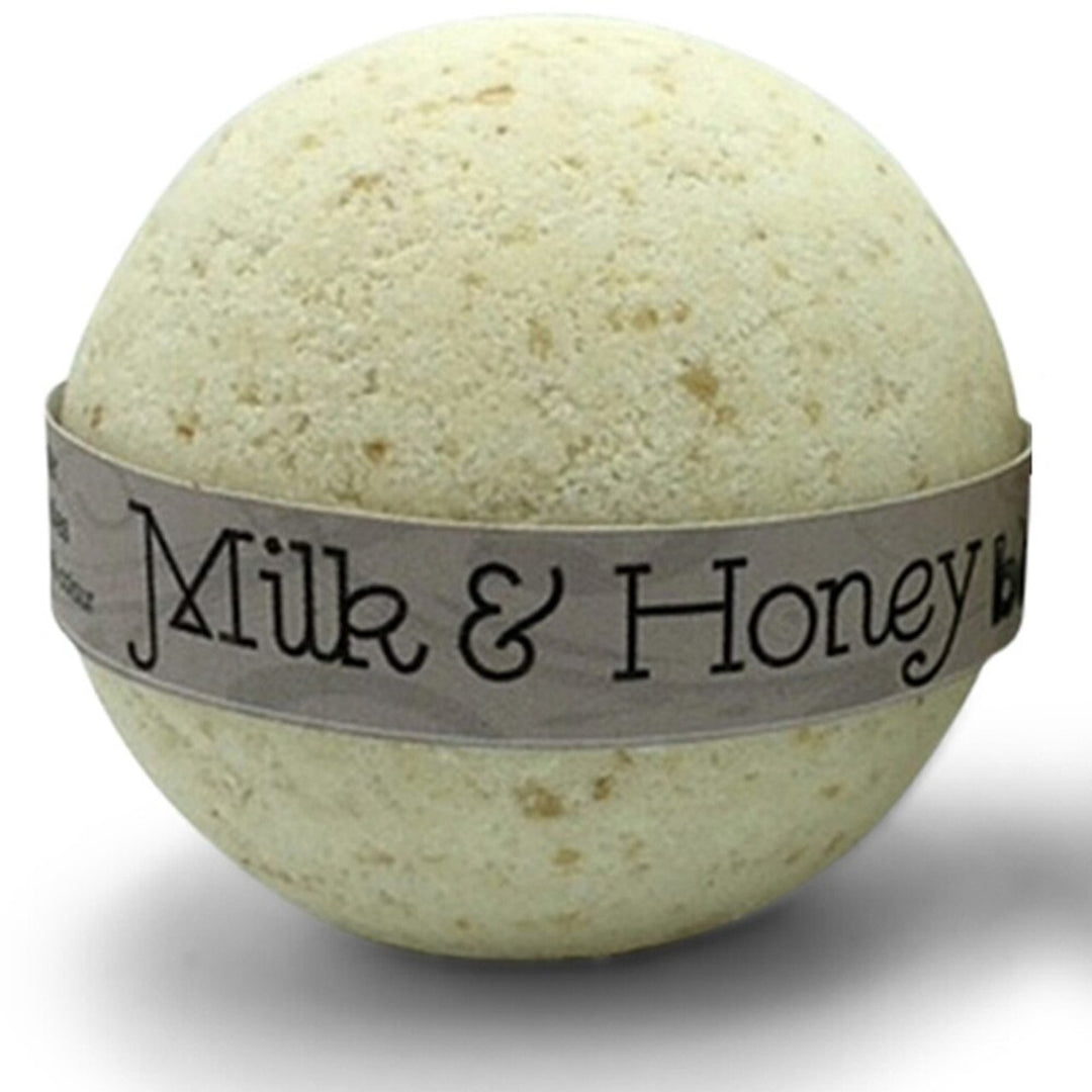 Mega Moisturising Oatmeal Milk and Honey with Avocado Oil The best Body Soak for Moisturizing Your Skin and resting your Mind By Bomd Body